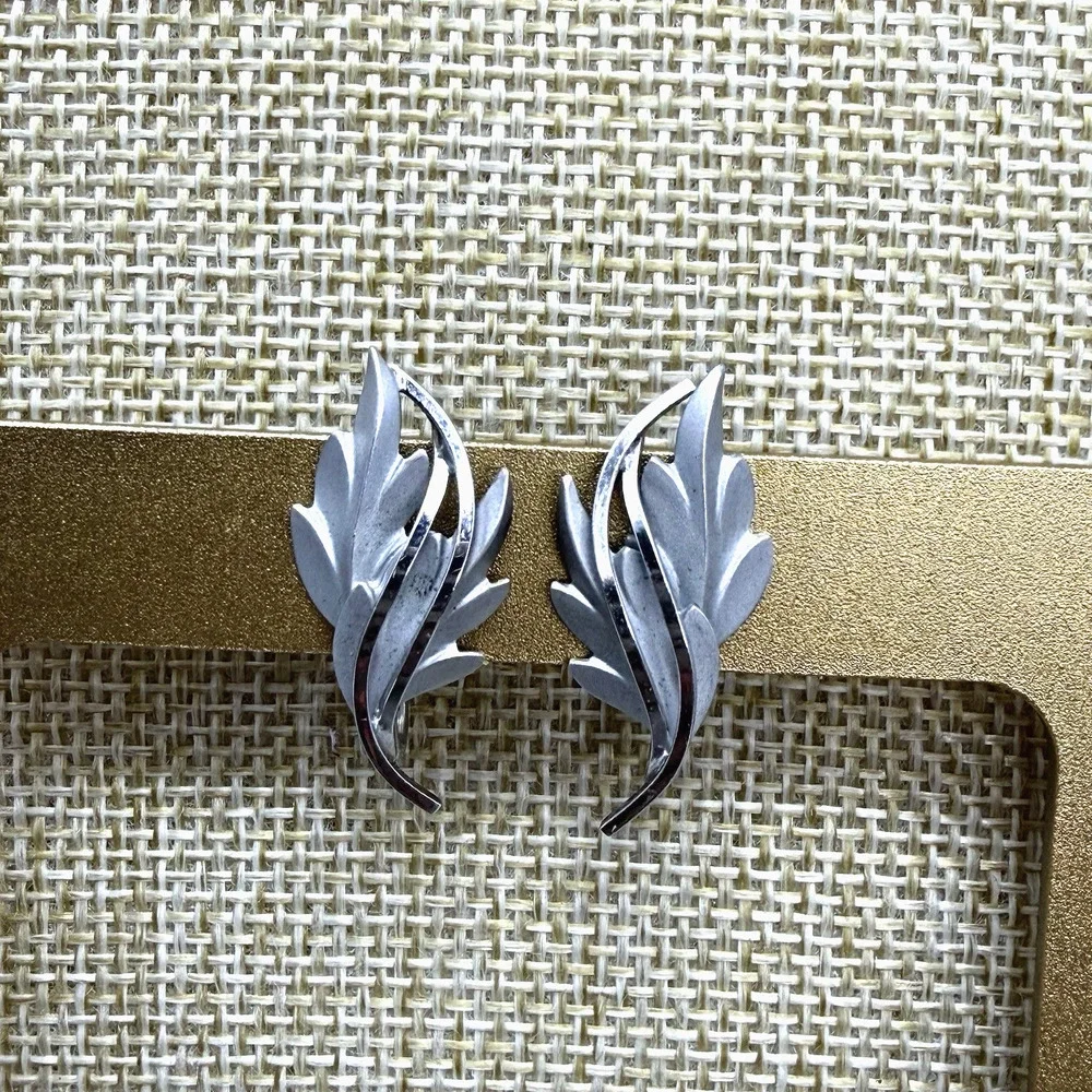 DCE Curtis Sterling Silver Leaf Screw Back Earrings Vintage Jewelry